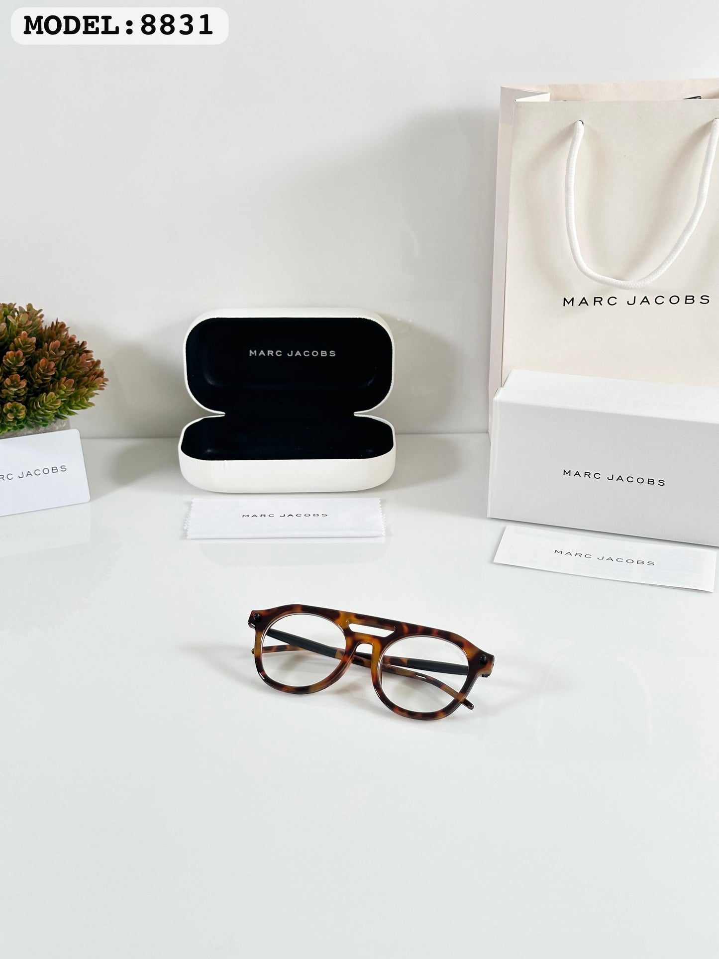Marcc Jacobss 8831 Tiger Frames
