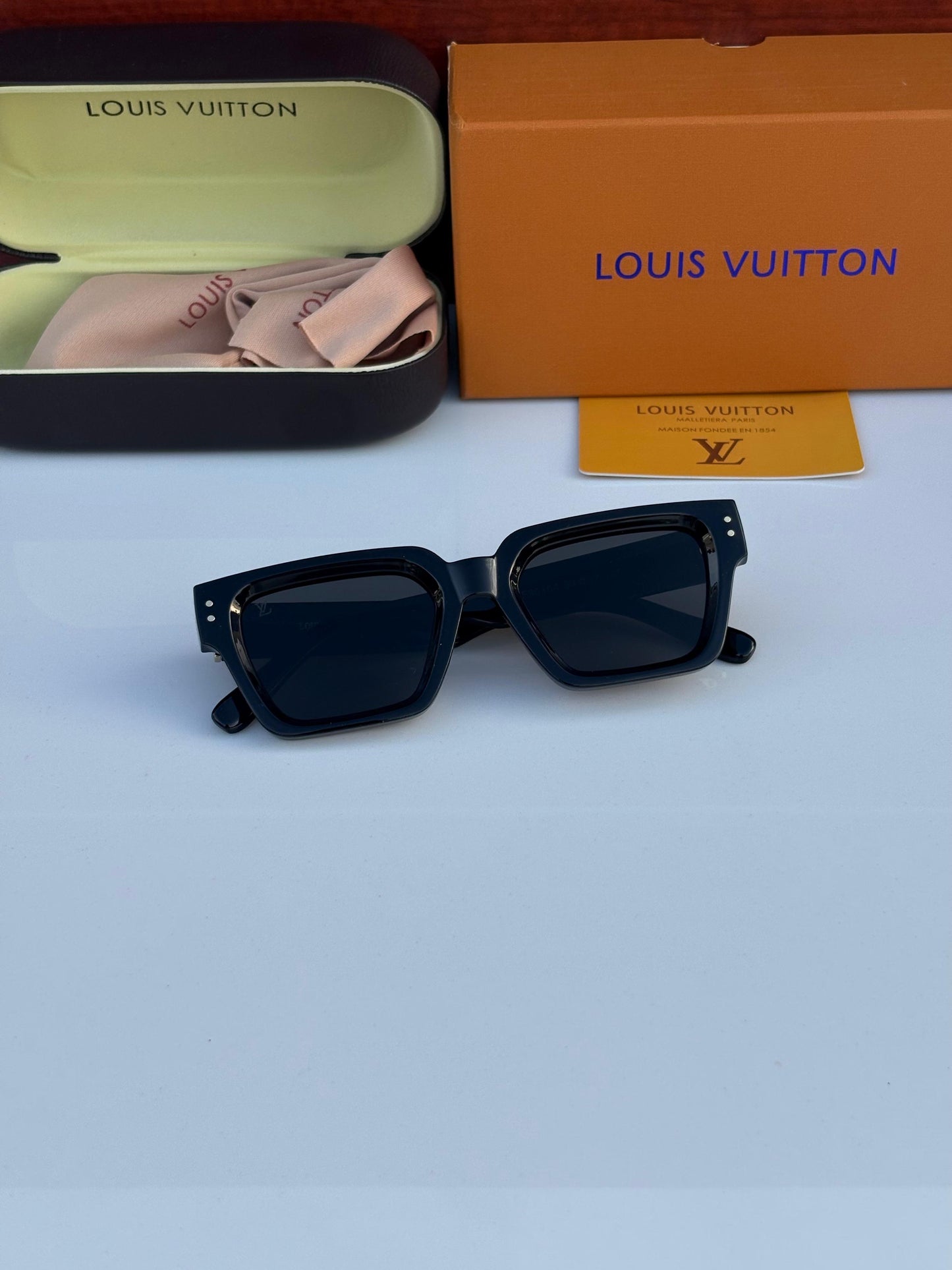 Louiis Vuiiton 35104 Black