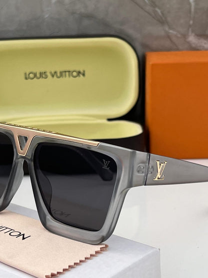 Louis_Vuitton 1502 Grey