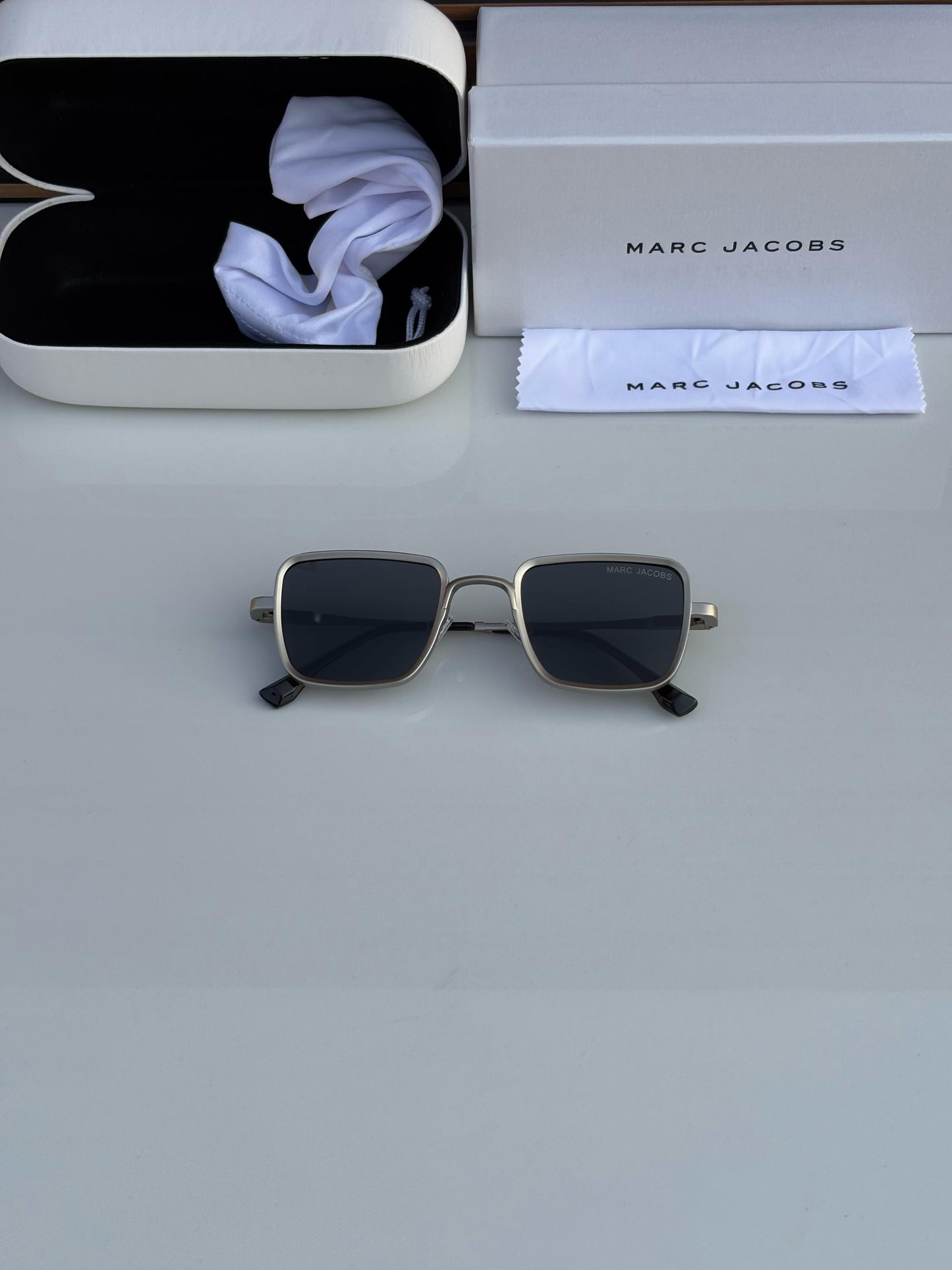MARCC JACOBBS 507 SILVER BLACK
