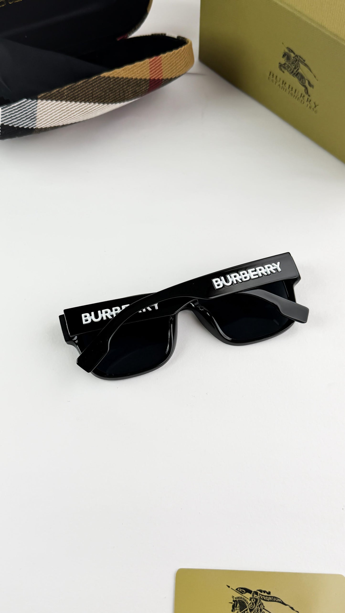 Burrberry Black 4358