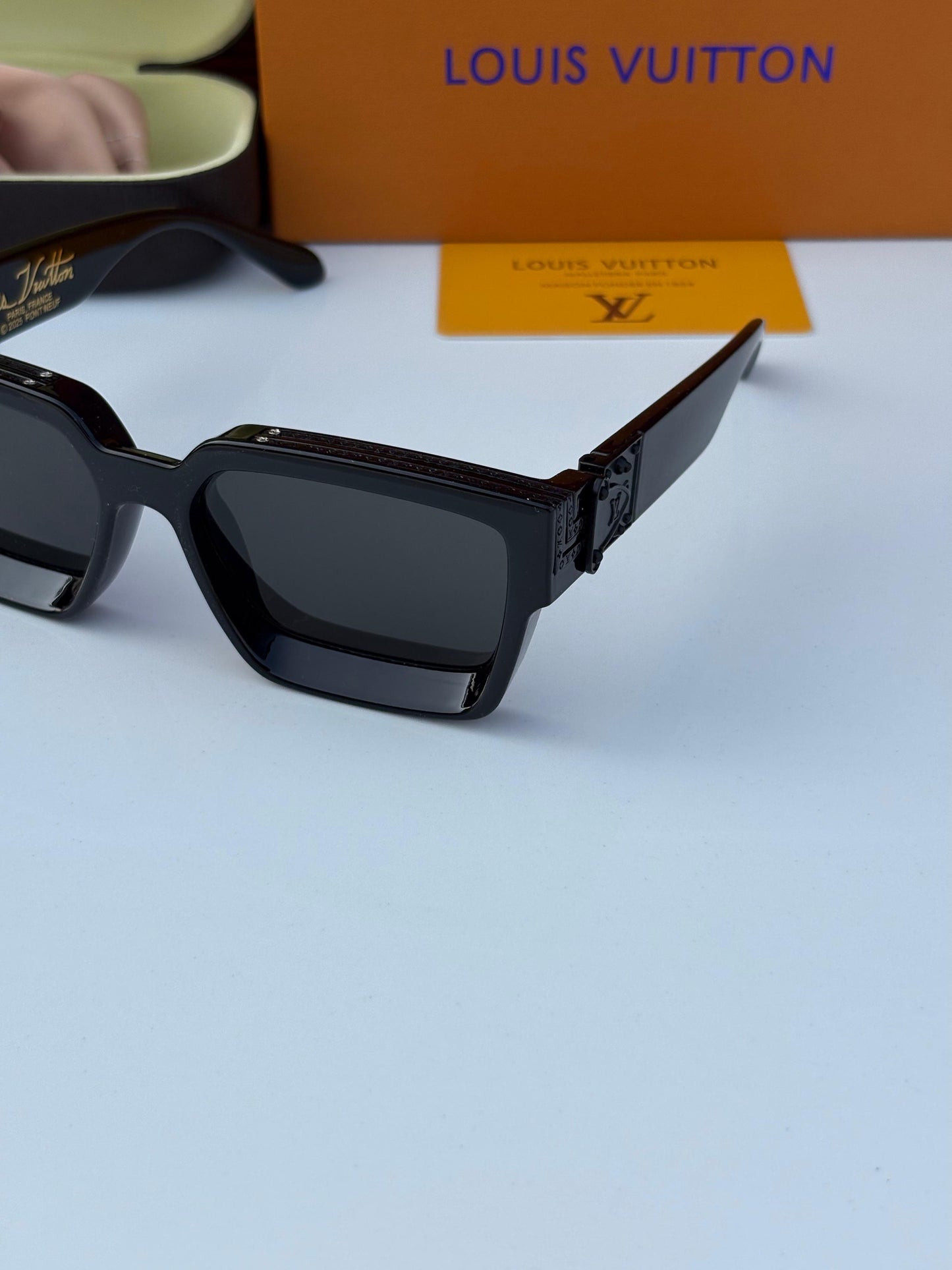Louiis Vuiiton 96006 Black