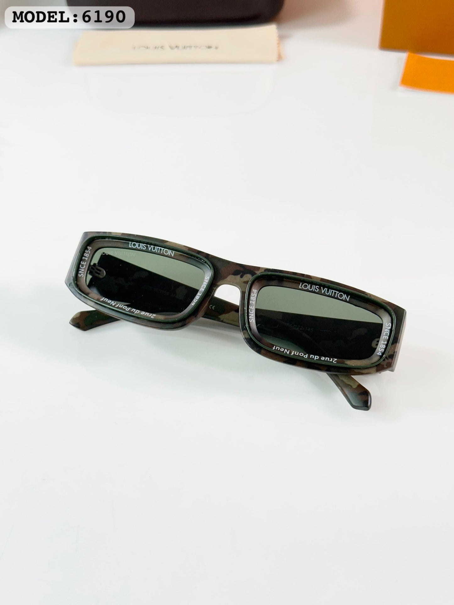 Louiis Vuiiton 6190 Army Gree