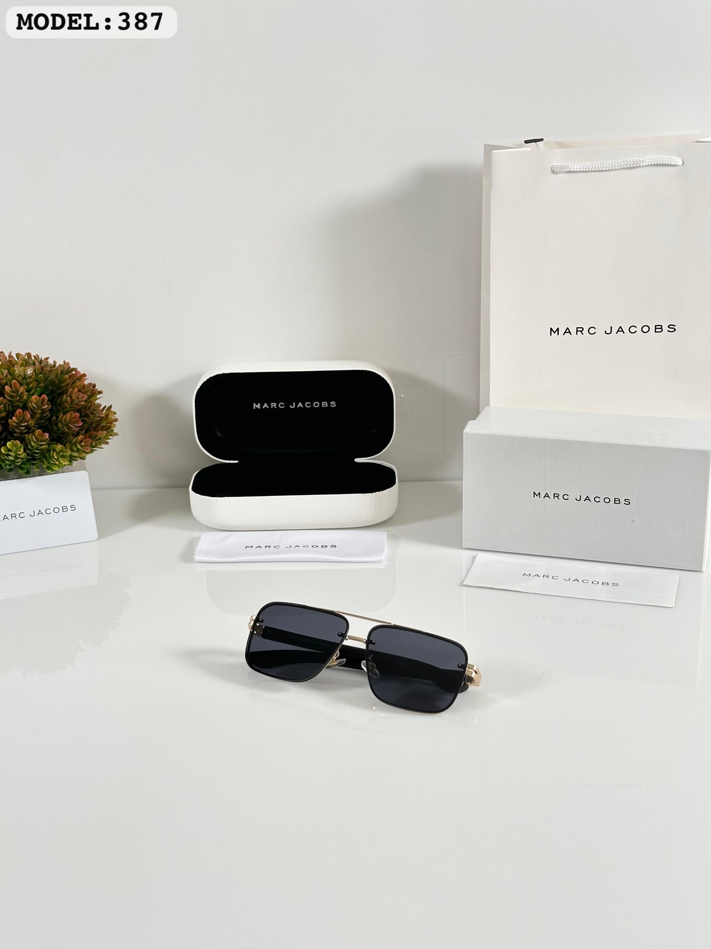 Marc Jacobs 387 Gold/Black