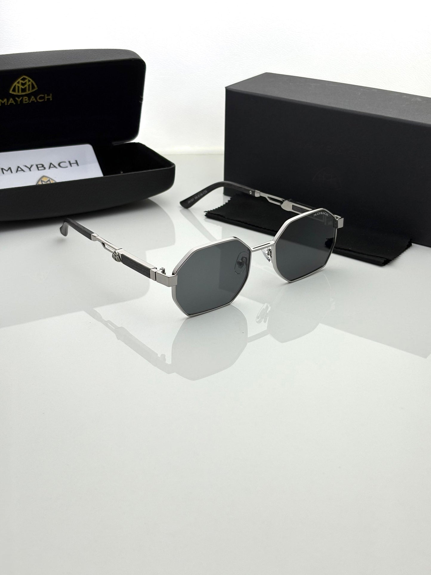 Maybachh 8157 Silver Metal