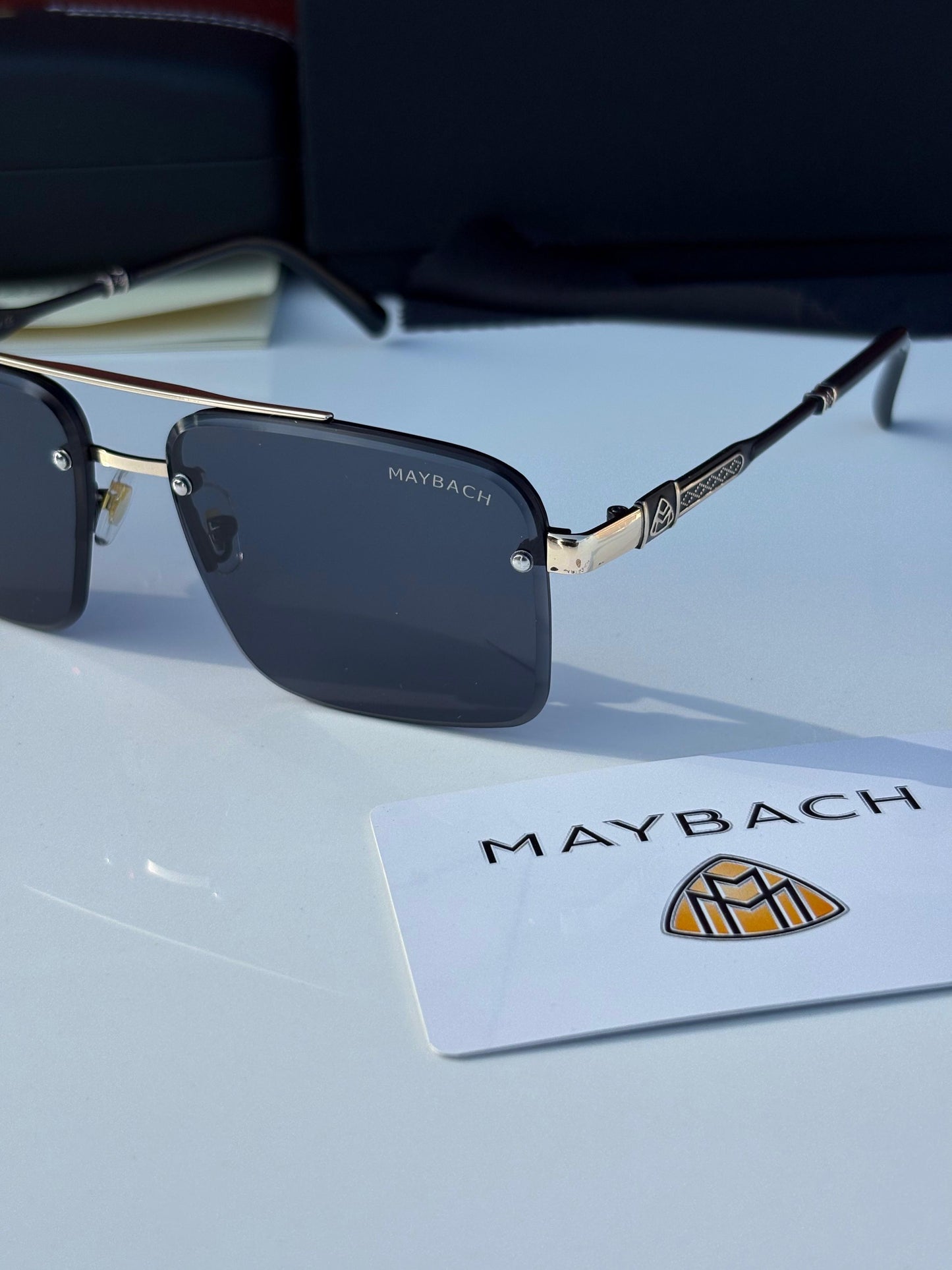 Maybach 880 Gold Black