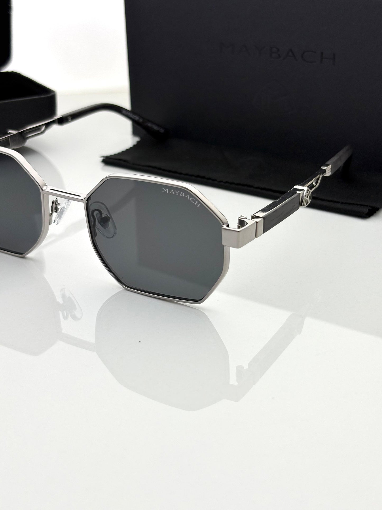 Maybachh 8157 Silver Metal