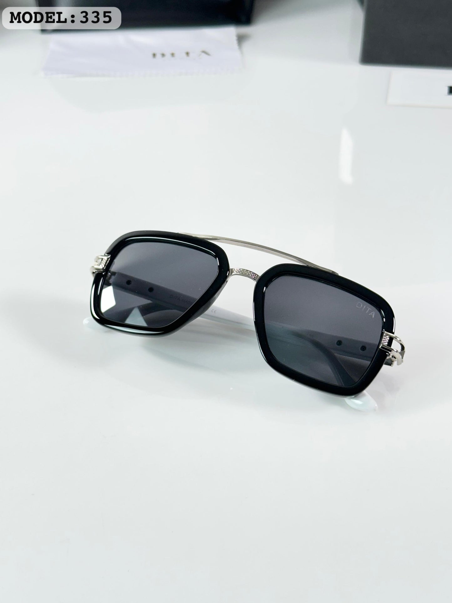 Dita Black_White  335