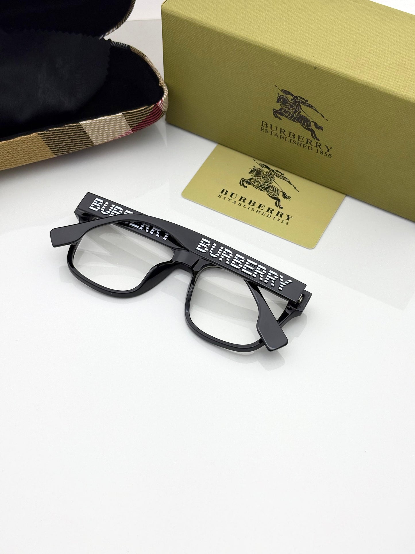 Burrberry Frame Black Plano