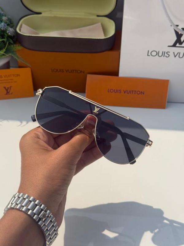Louis Vuiiton 22295 Gold/Black Metal