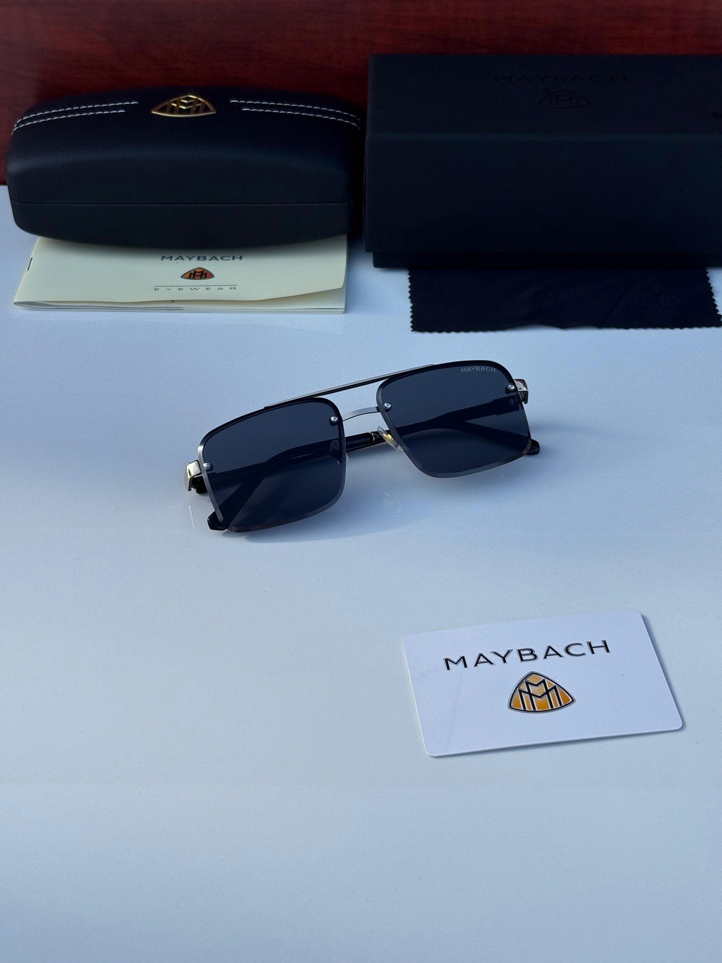 Maybach 880 Gold Black