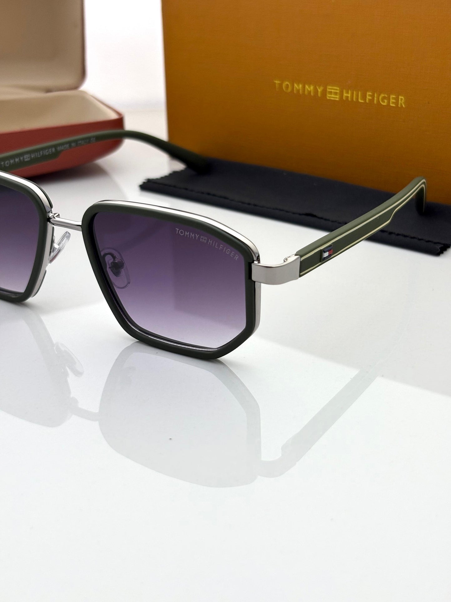 Tommy Hilfiger 8178 Black /Purple