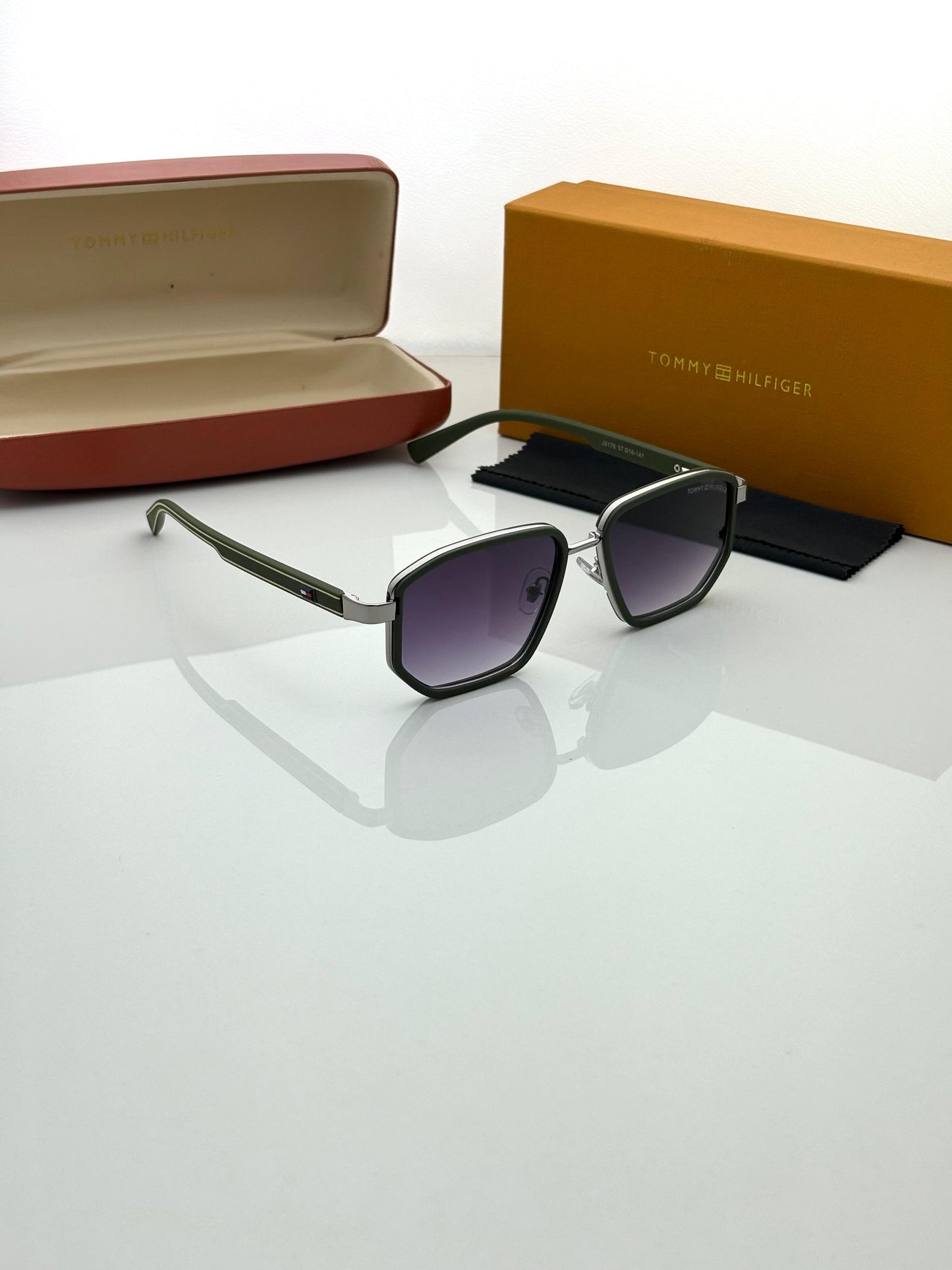 Tommy Hilfiger 8178 Black /Purple