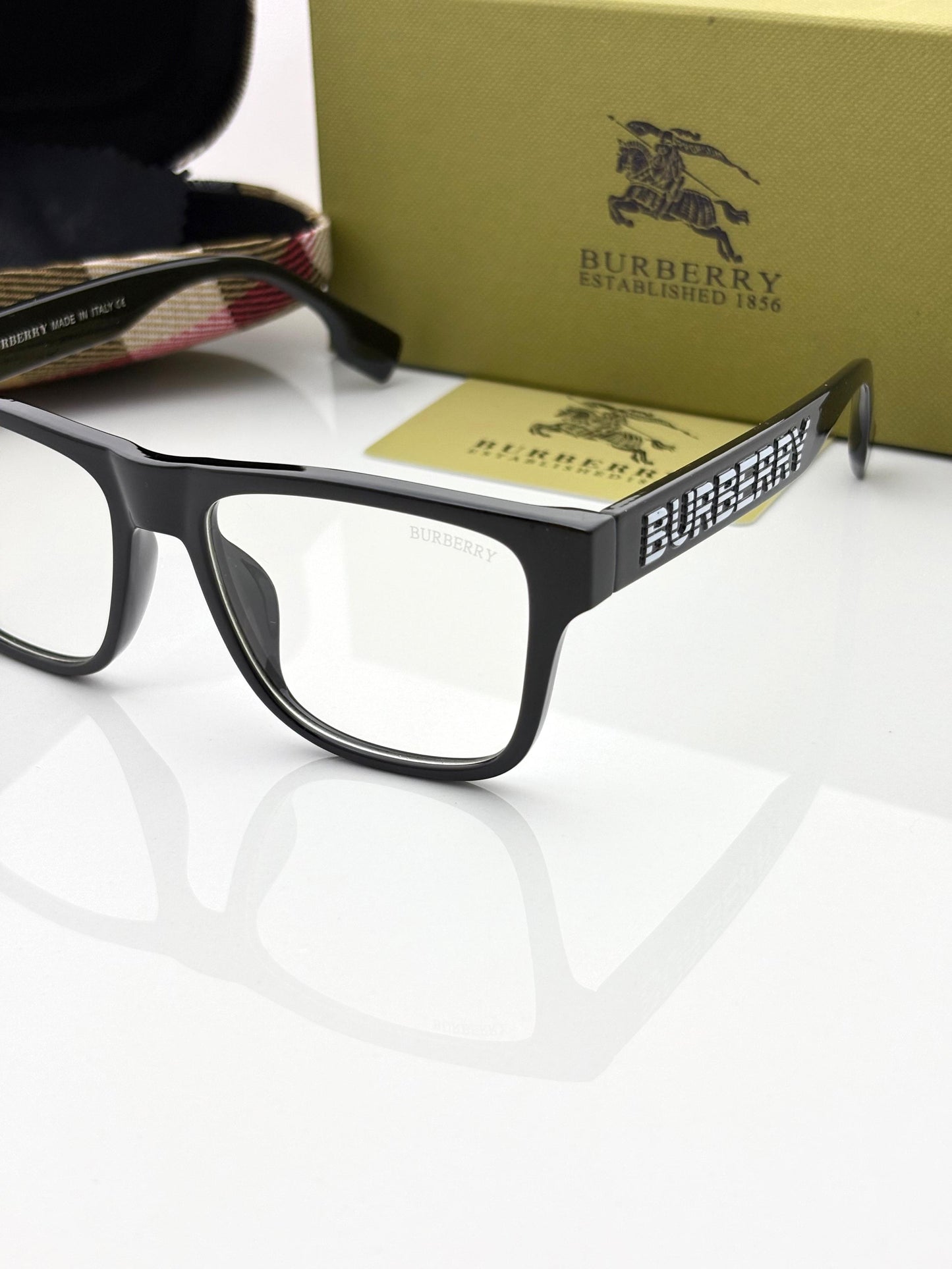 Burrberry Frame Black Plano