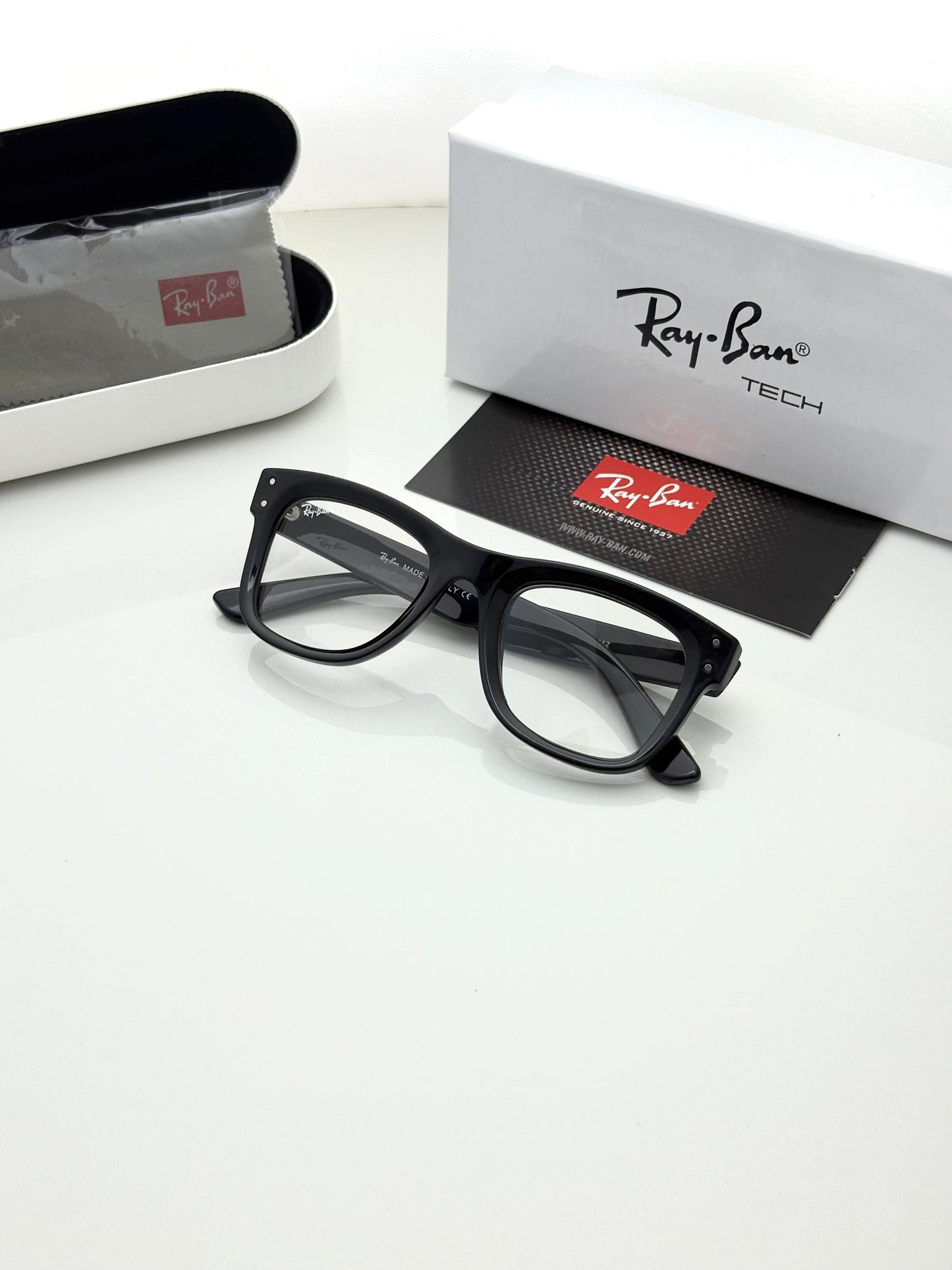 RB 0502 Reverse Black Frame