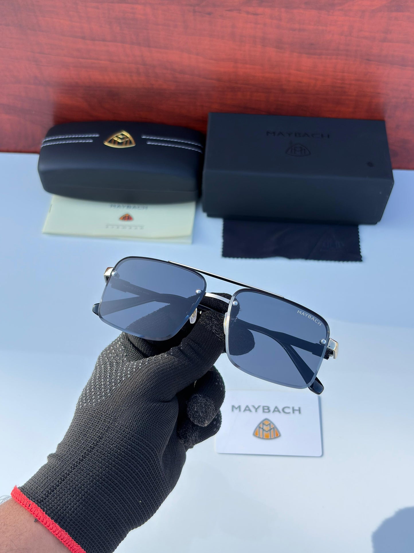 Maybach 880 Gold Black