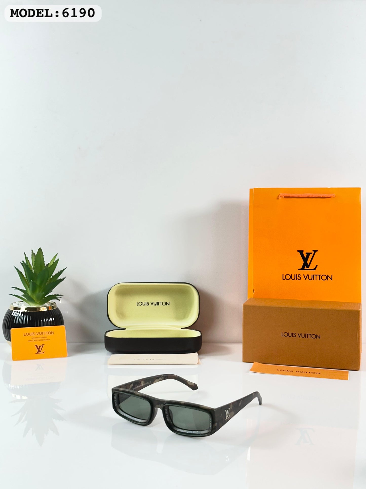 Louiis Vuiiton 6190 Army Gree