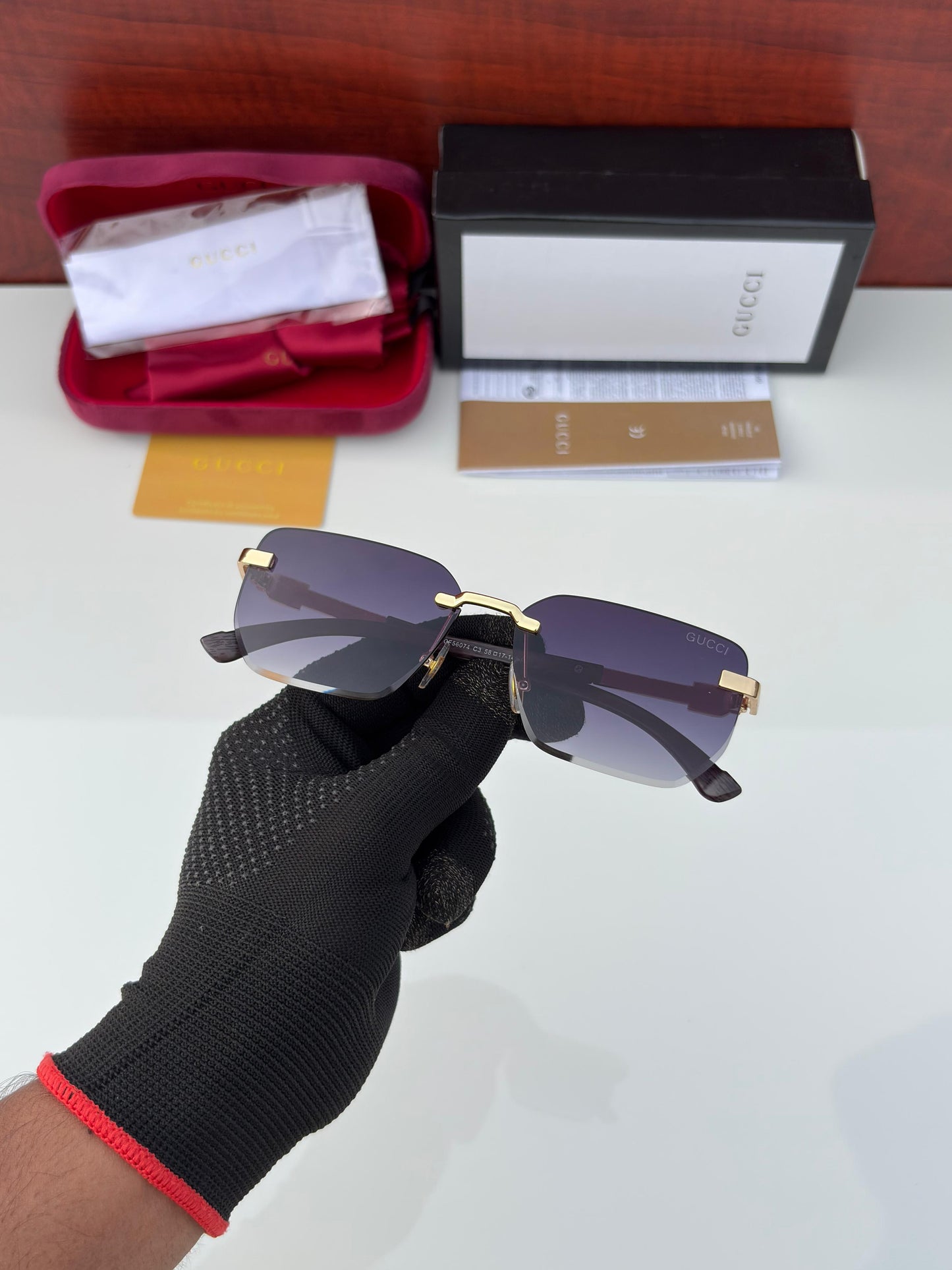 Guccii 56704 Gold/ Black