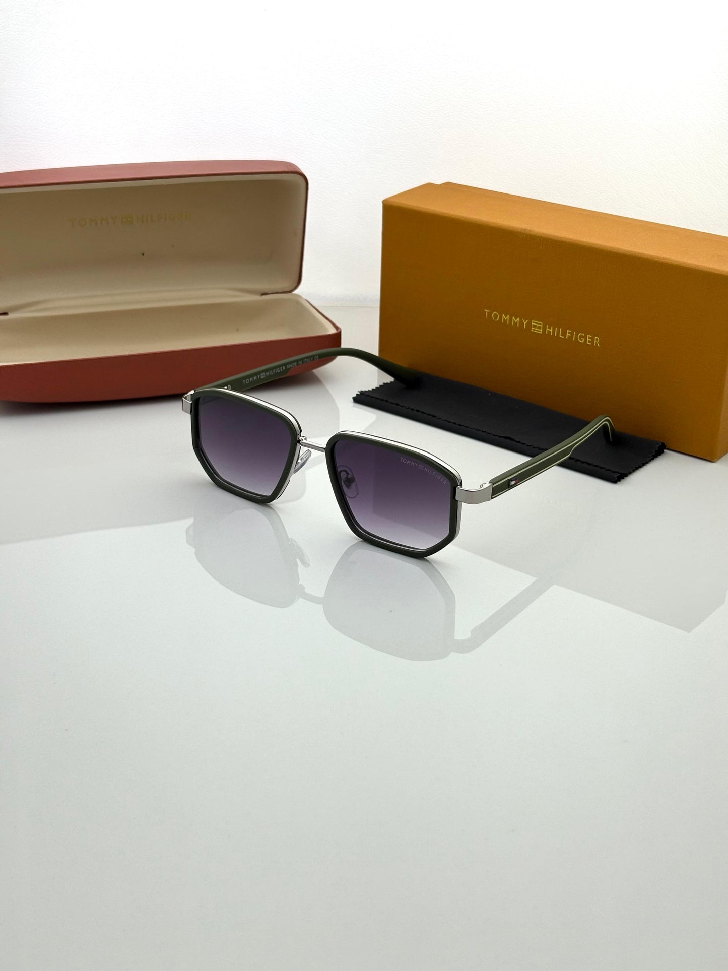 Tommy Hilfiger 8178 Black /Purple