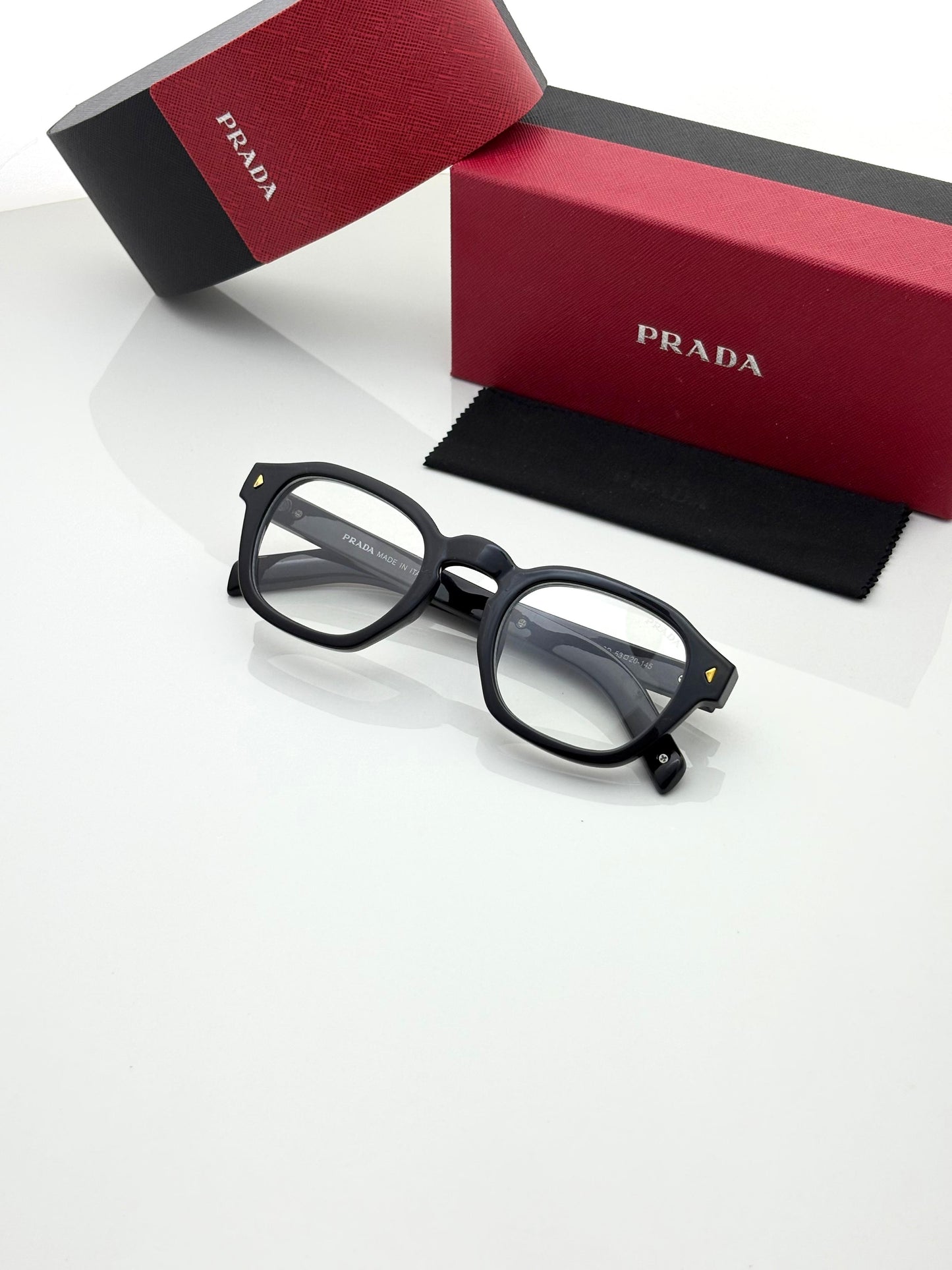 Pradaa 16 Black Frame