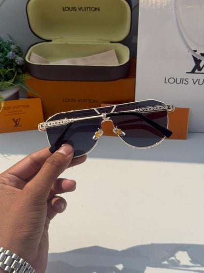 Louis Vuiiton 22295 Gold/Black Metal