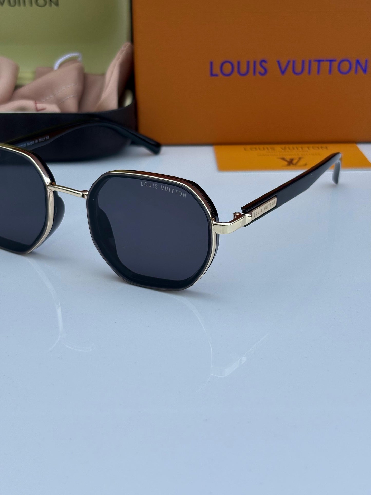 Louis Vuitton 2221 Gold