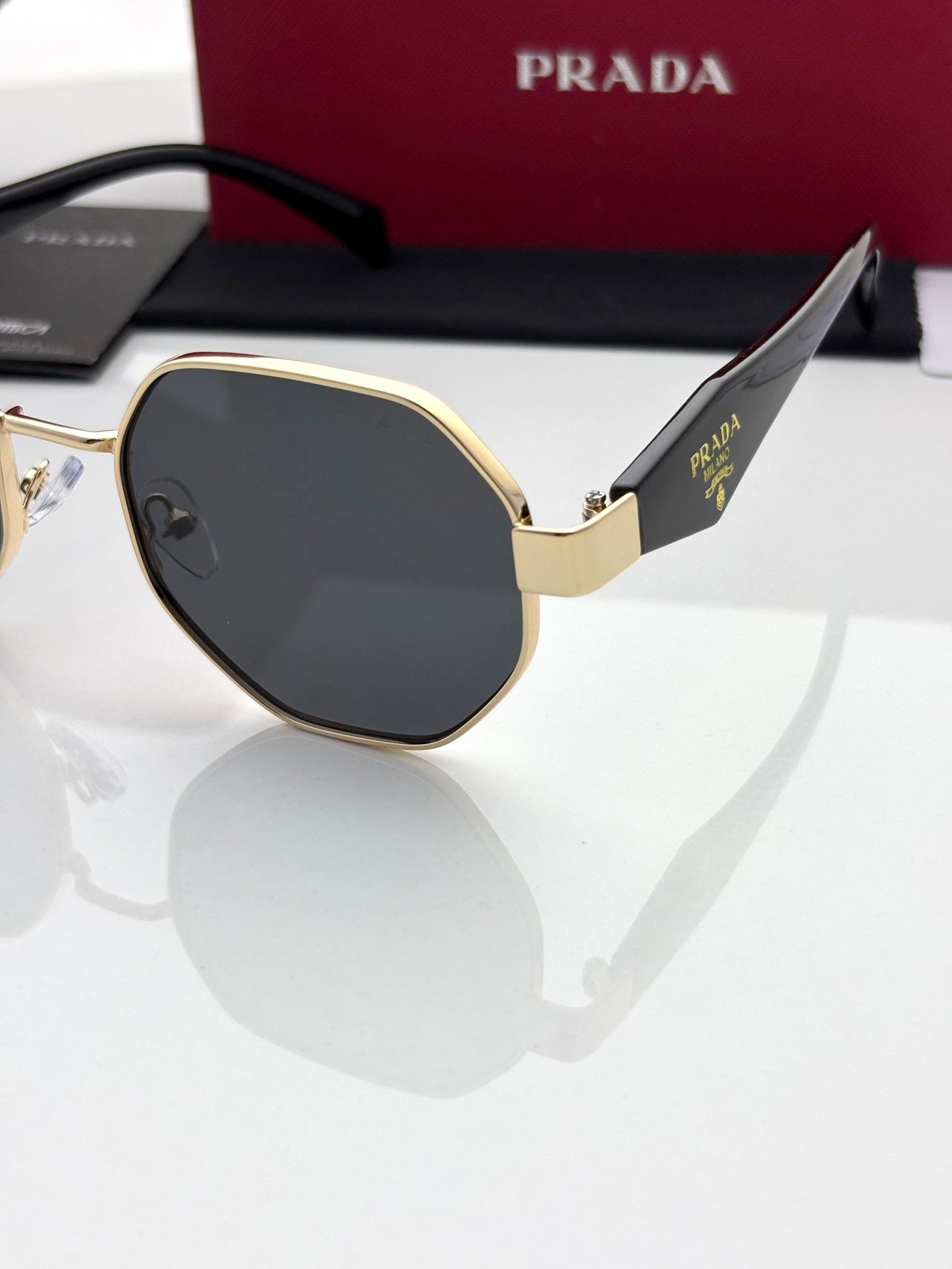 Pradaa 192 Gold/Black
