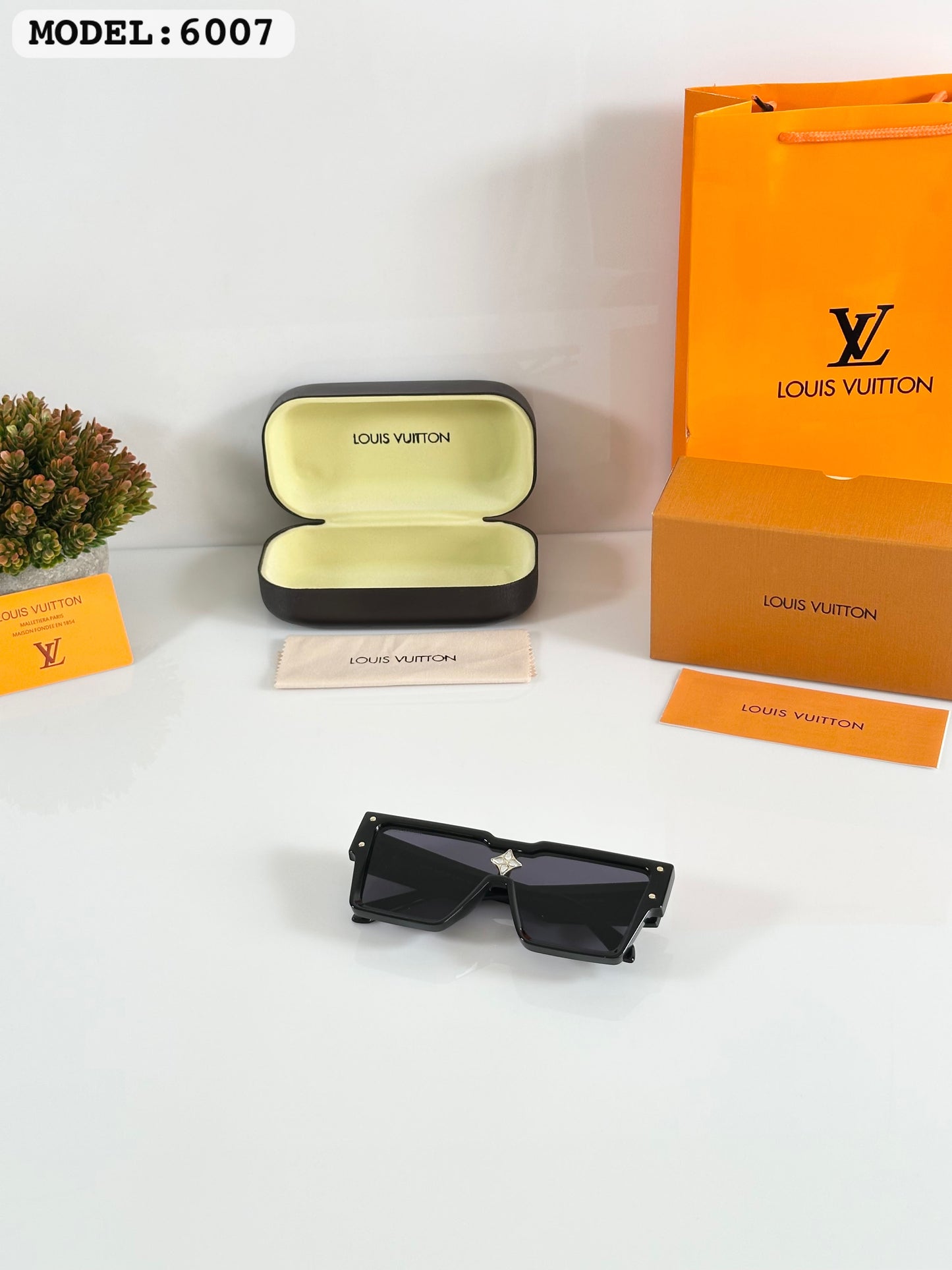 Louiis Vuiiton 6007 Black